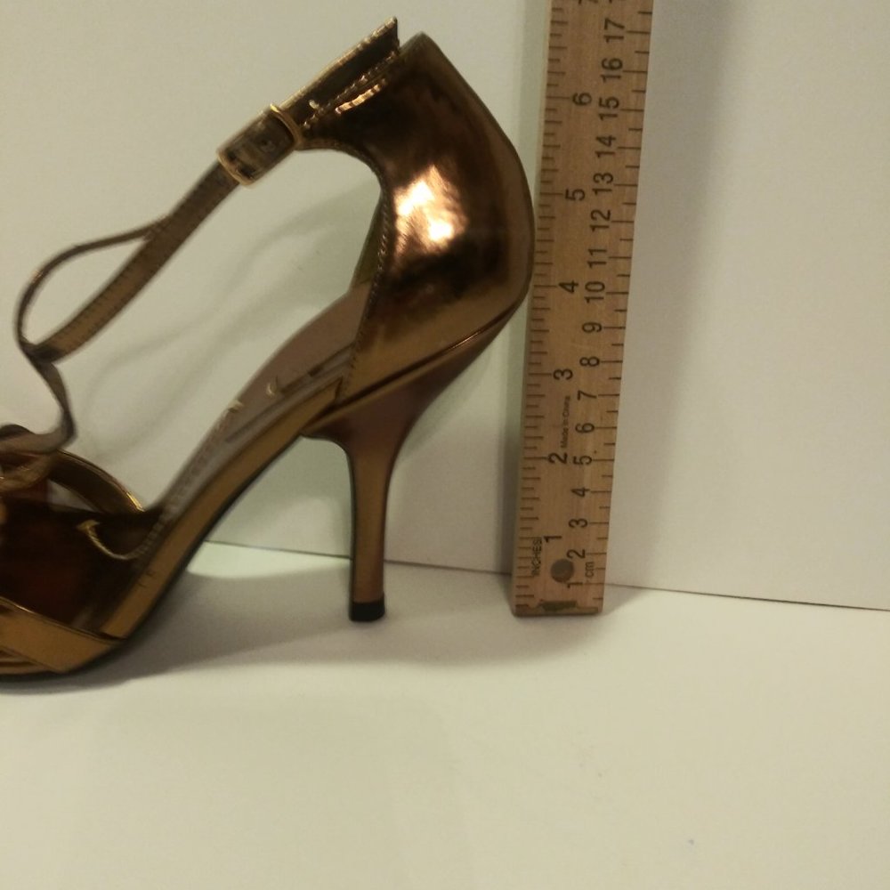 BCBGMAXAZRIA Ilarian Bronze Leather Sandals Size 9.5 - Picture 4 of 9